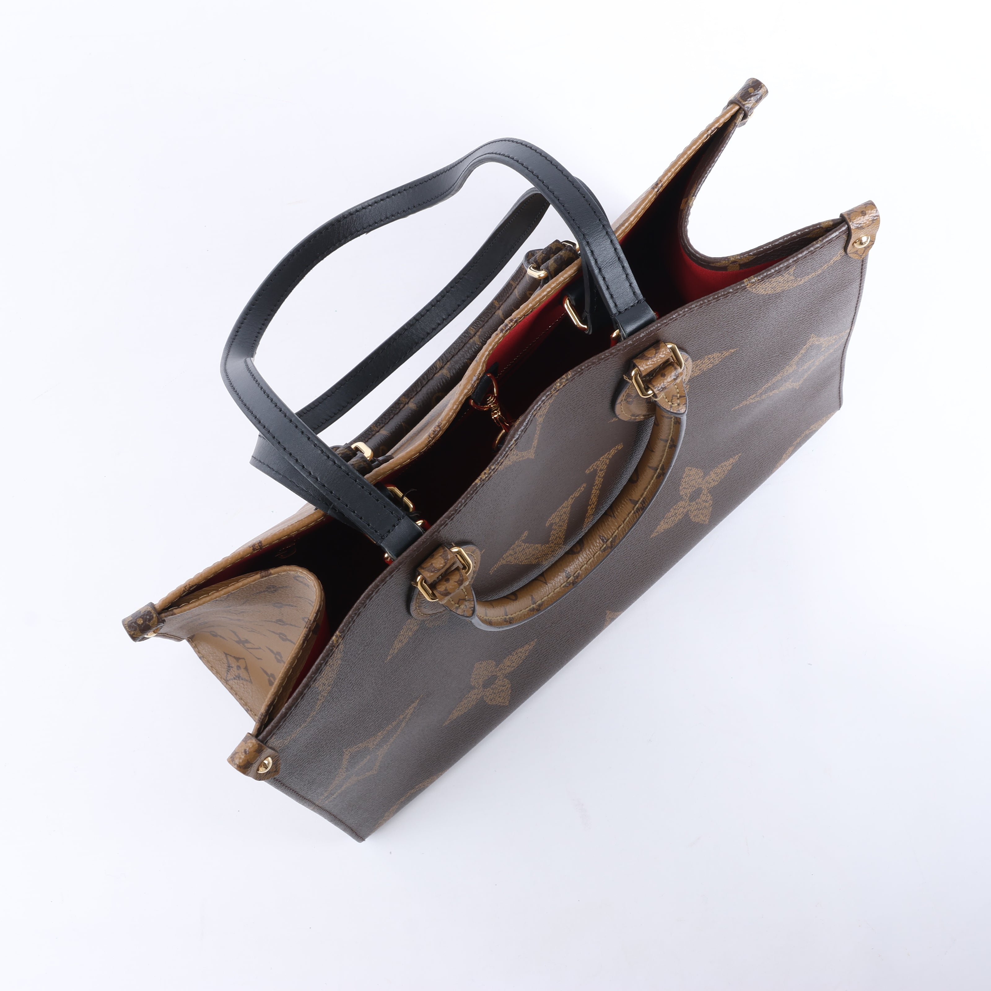 Louis Vuitton Giant Monogram Reverse On the Go MM in Brown M45321