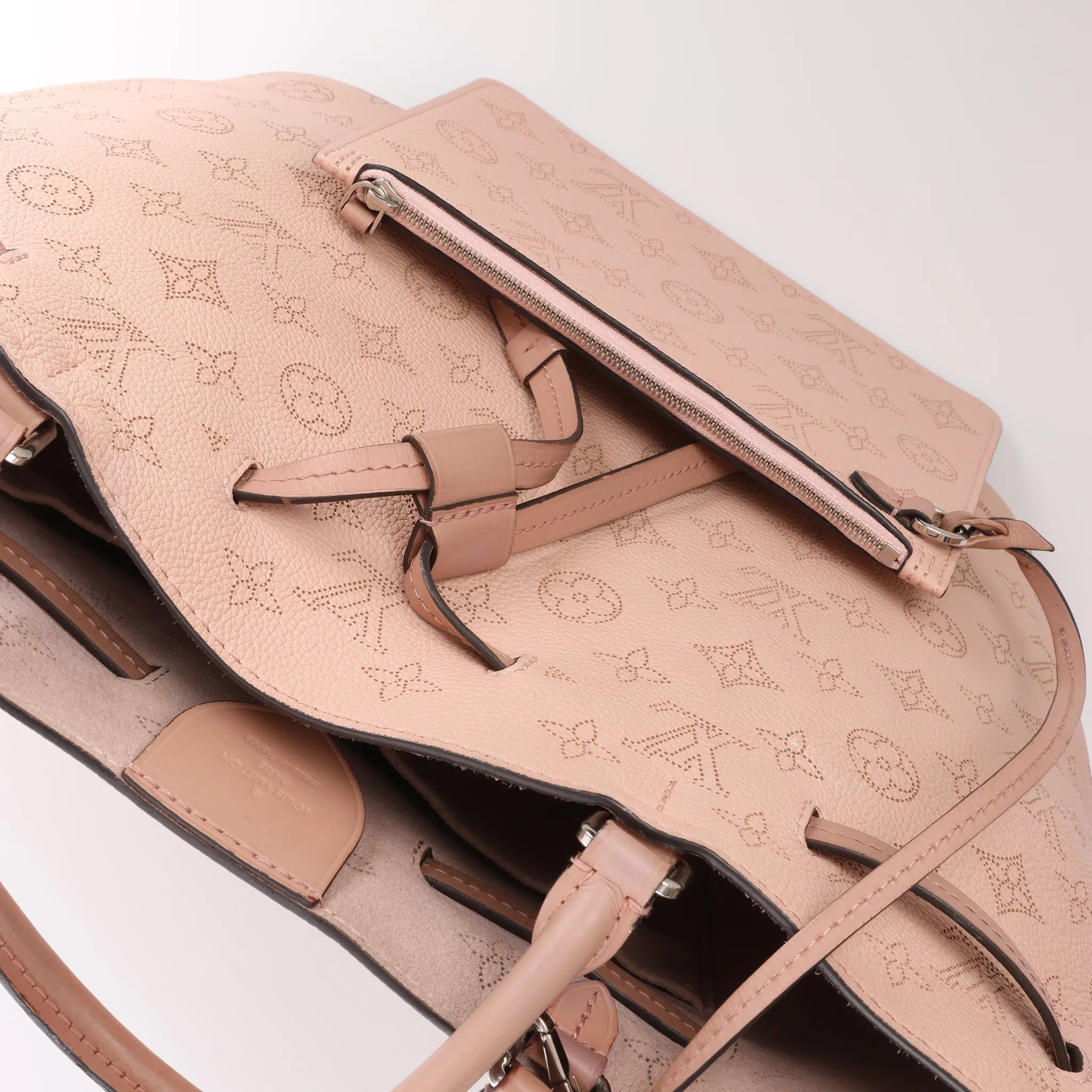 Louis Vuitton Girolata Mahina Monogram Handbag in Pink M54401