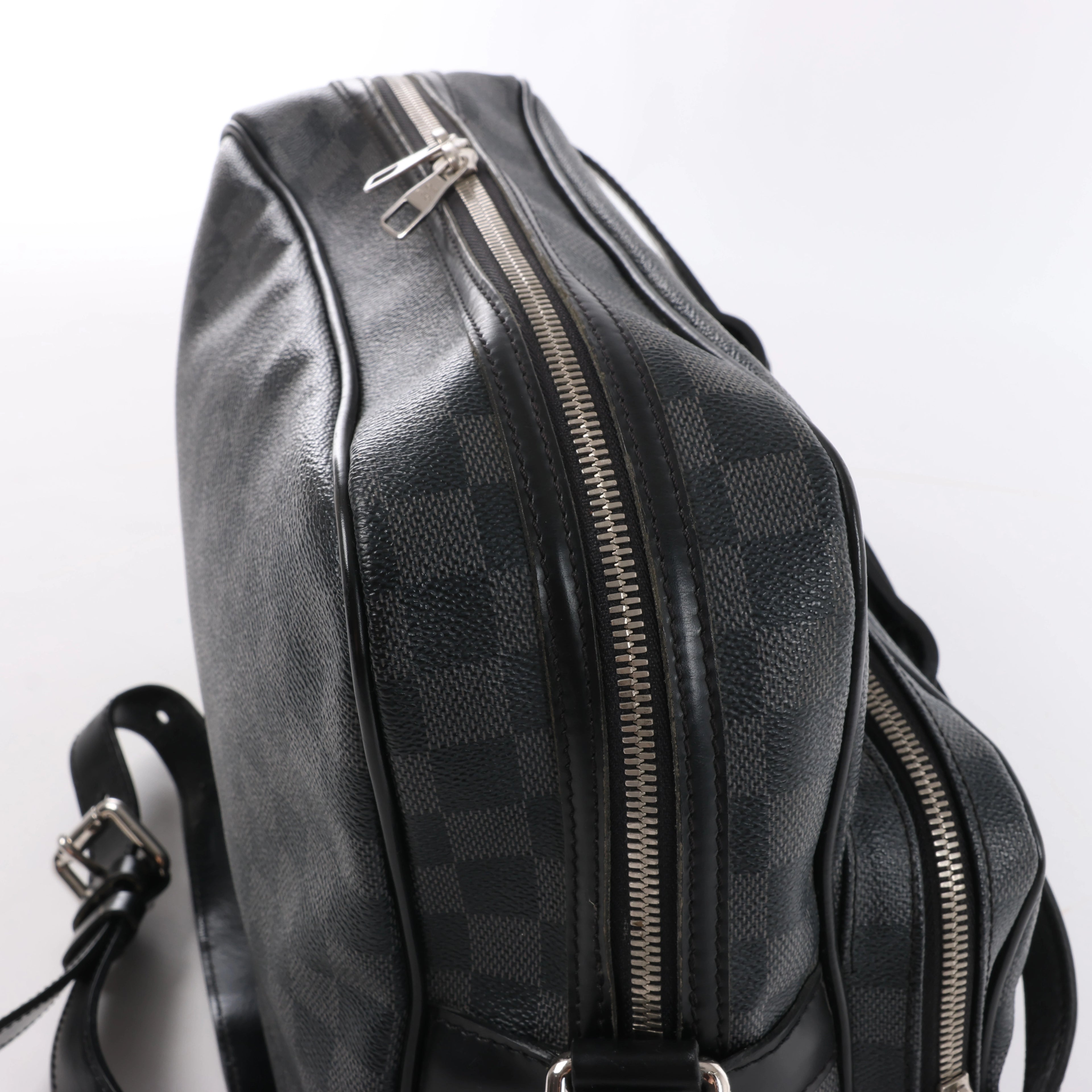 Louis Vuitton Sac Leoh Damier Graphite Messenger Crossbody Bag in Black N45252