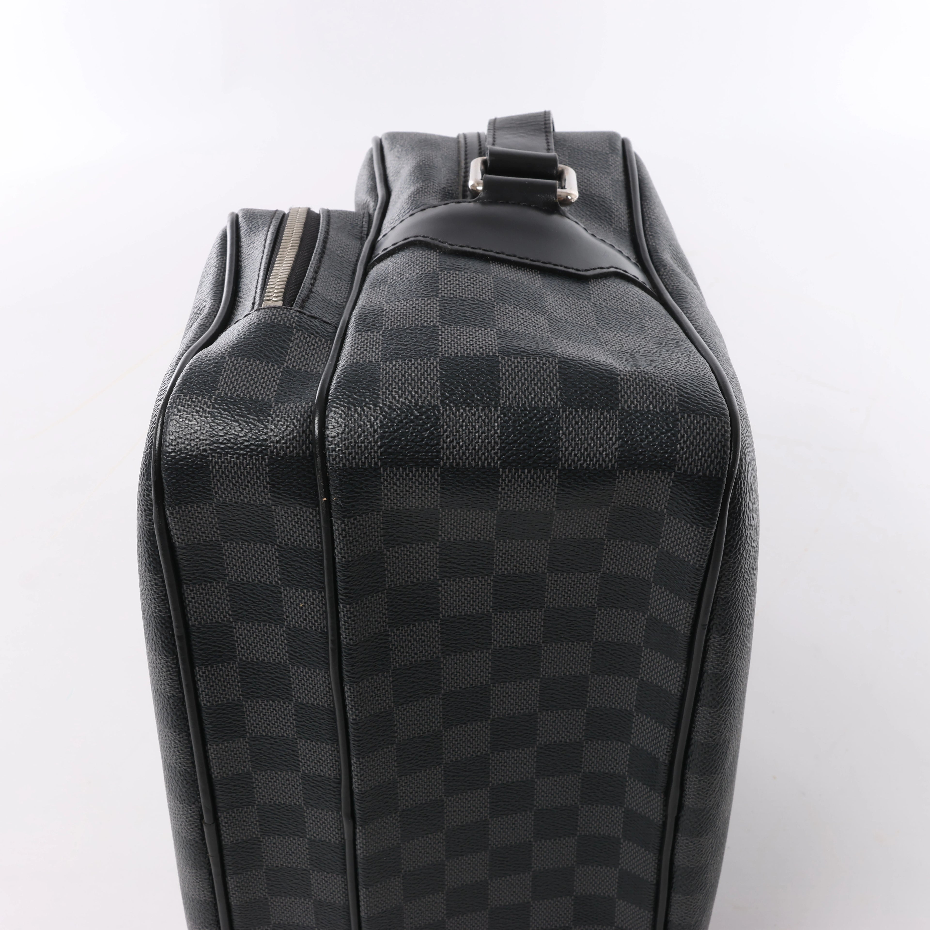Louis Vuitton Sac Leoh Damier Graphite Messenger Crossbody Bag in Black N45252