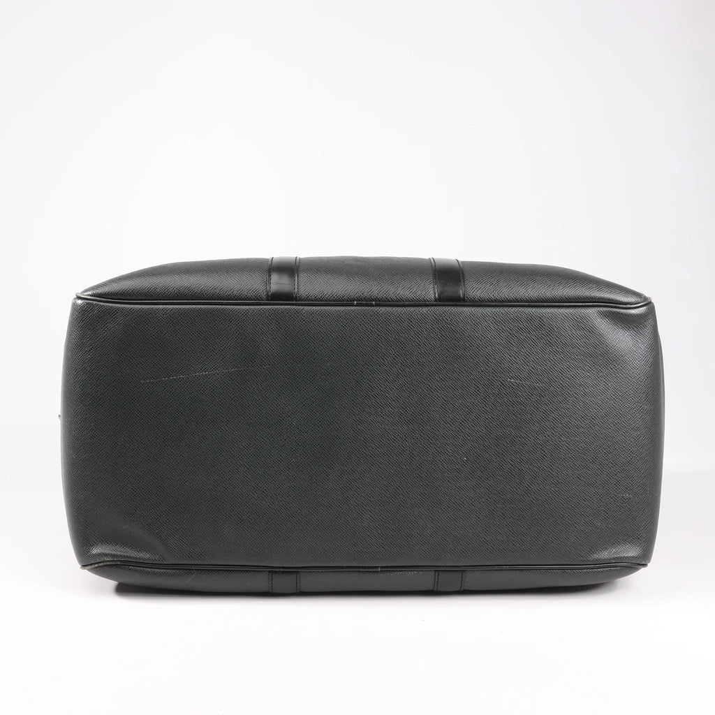 Louis Vuitton Taiga Leather Kendall PM Travel bag in Black M30122