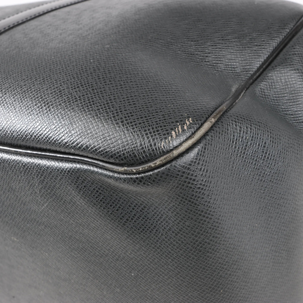 Louis Vuitton Taiga Leather Kendall PM Travel bag in Black M30122