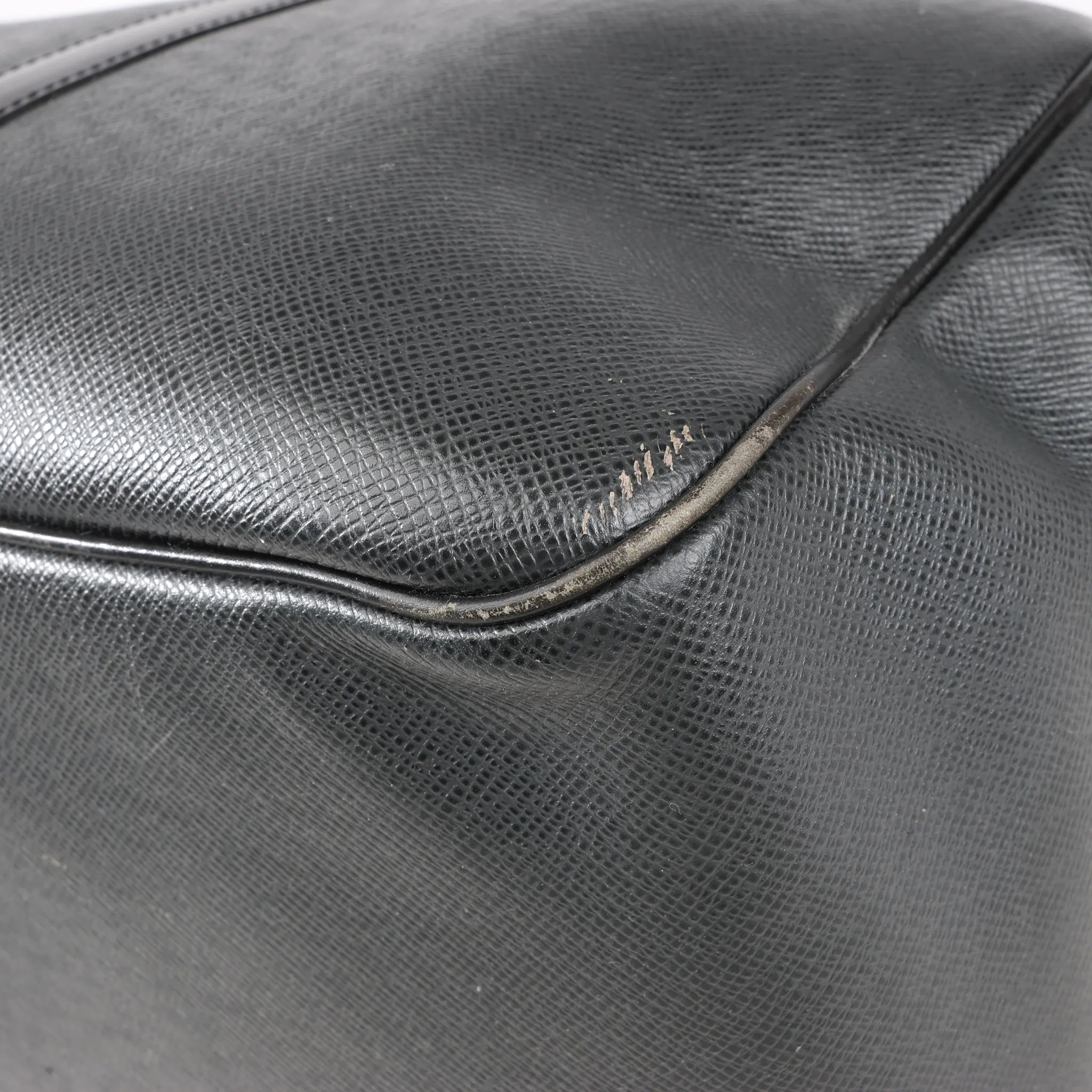 Louis Vuitton Taiga Leather Kendall PM Travel bag in Black M30122