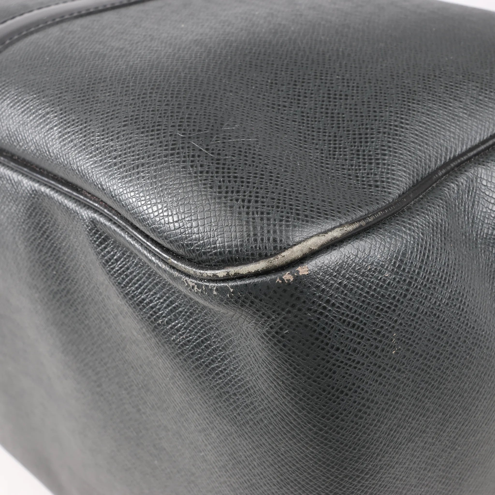 Louis Vuitton Taiga Leather Kendall PM Travel bag in Black M30122