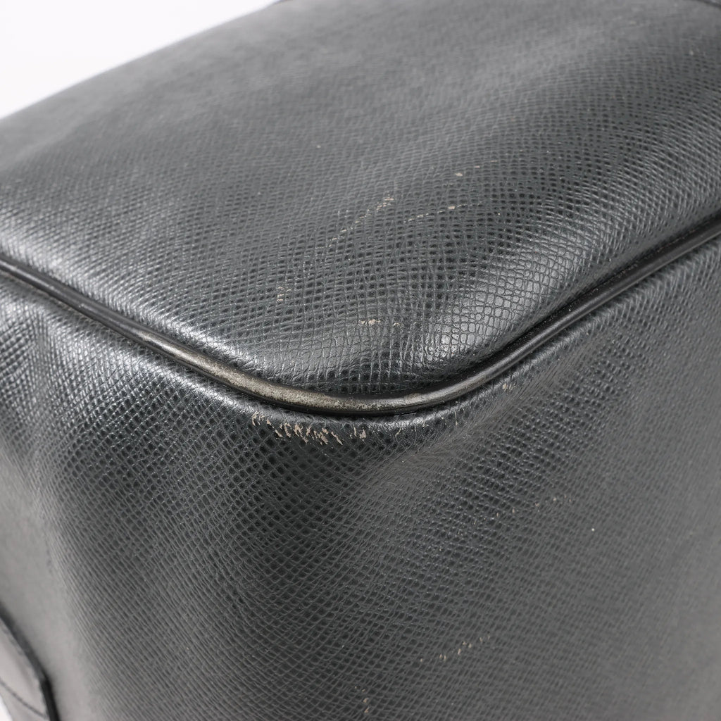 Louis Vuitton Taiga Leather Kendall PM Travel bag in Black M30122