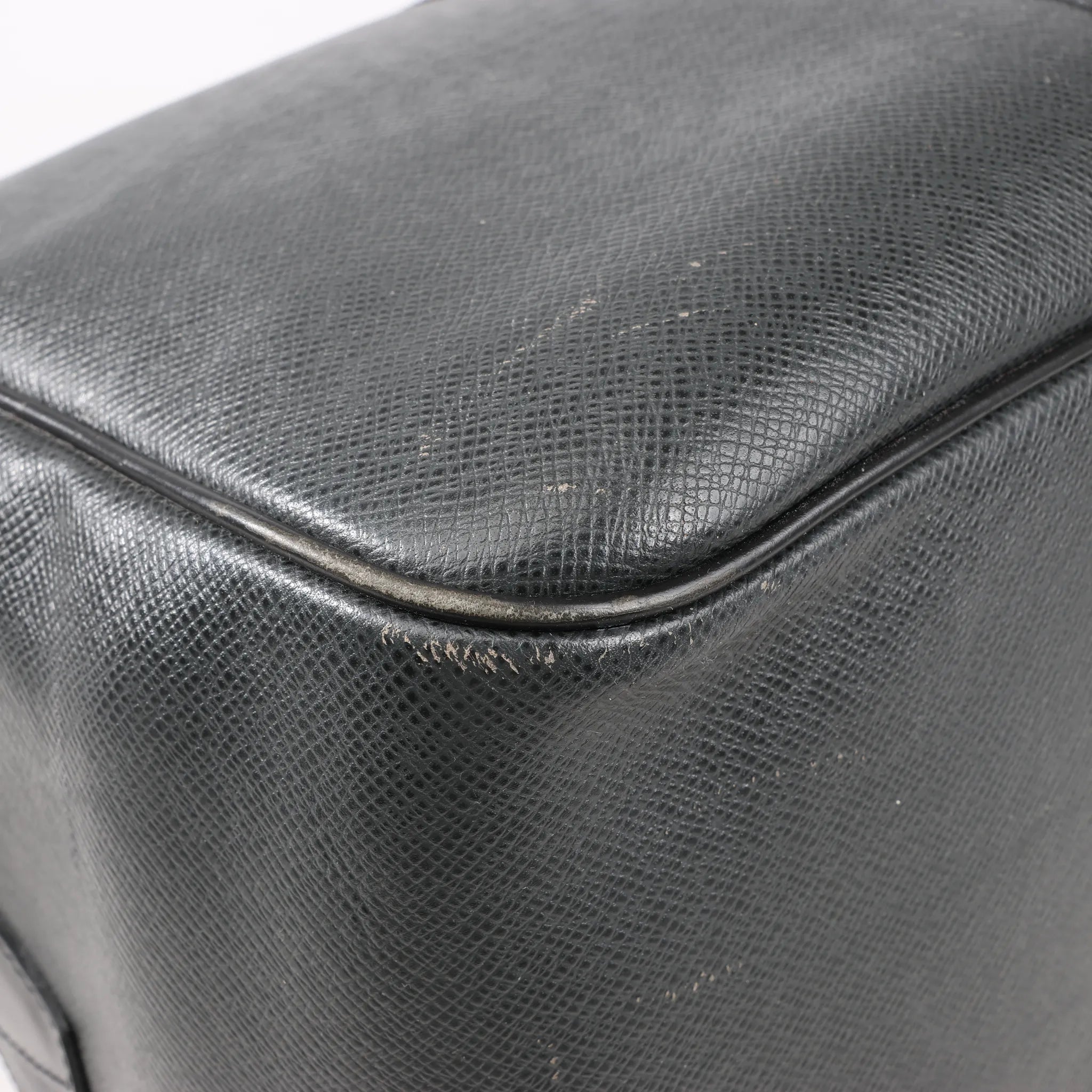 Louis Vuitton Taiga Leather Kendall PM Travel bag in Black M30122