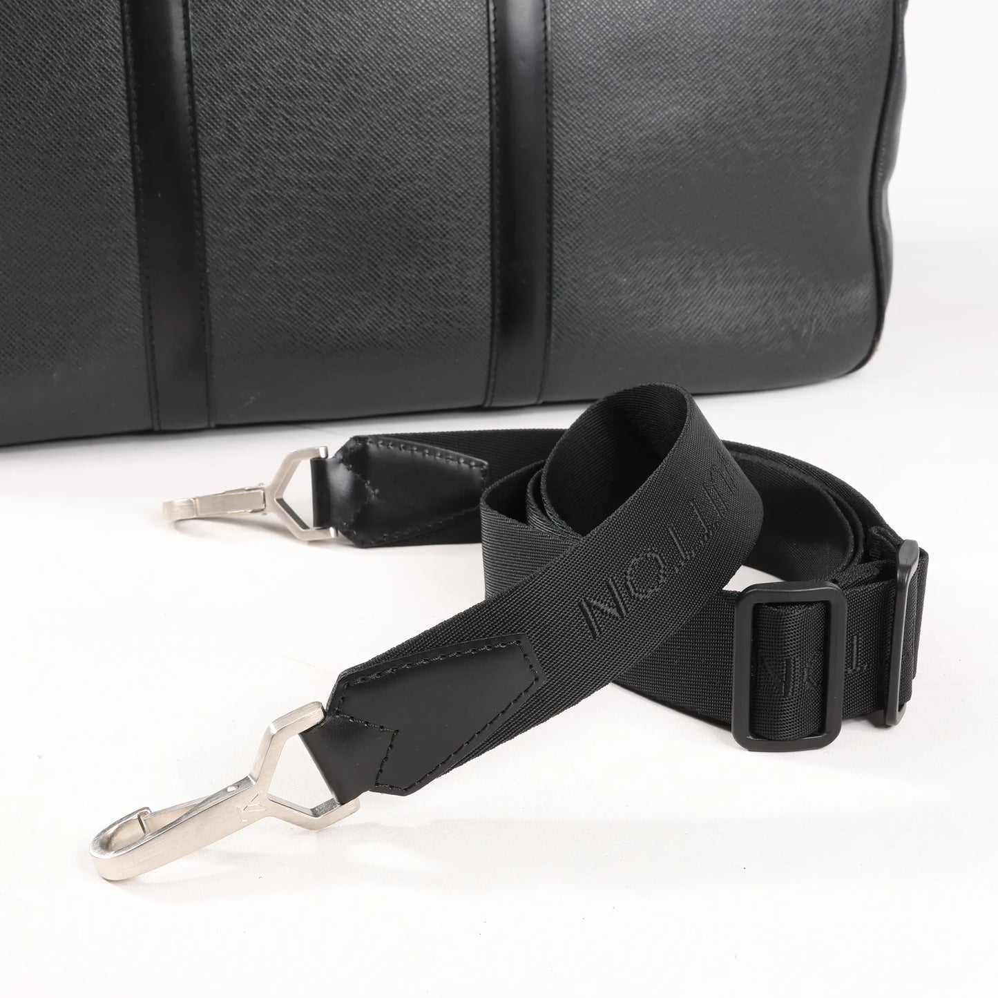 Louis Vuitton Taiga Leather Kendall PM Travel bag in Black M30122