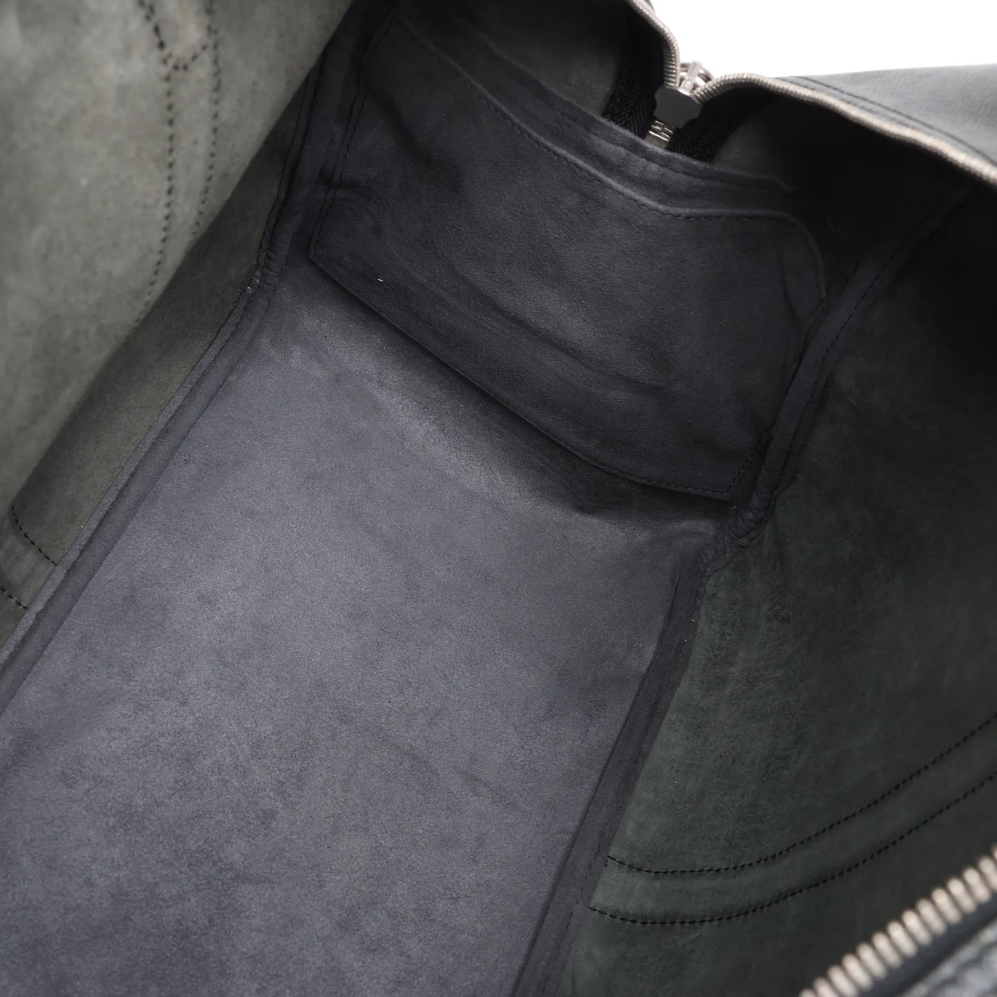 Louis Vuitton Taiga Leather Kendall PM Travel bag in Black M30122