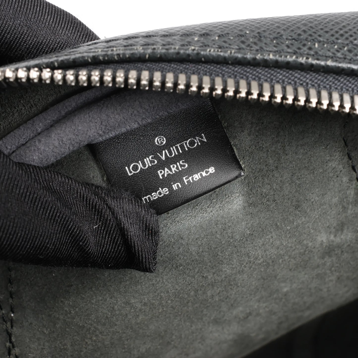 Louis Vuitton Taiga Leather Kendall PM Travel bag in Black M30122