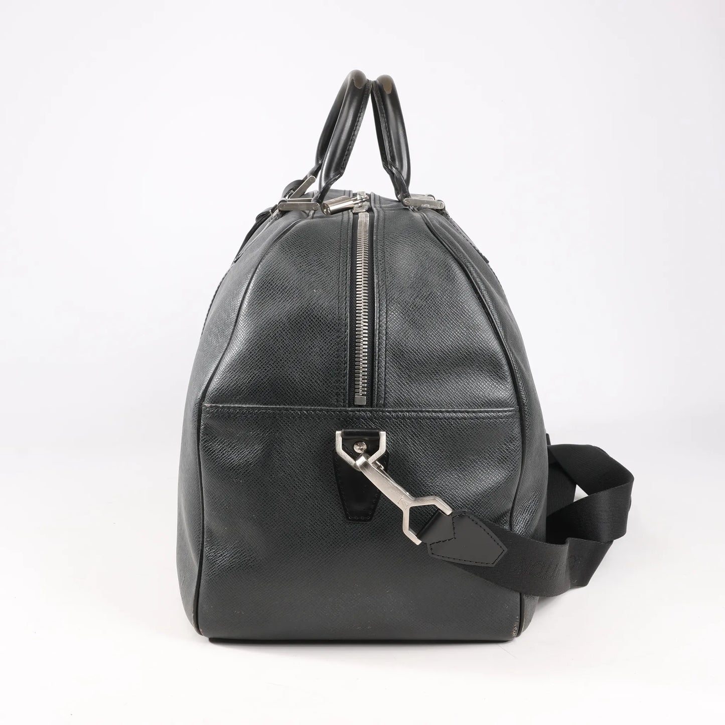 Louis Vuitton Taiga Leather Kendall PM Travel bag in Black M30122