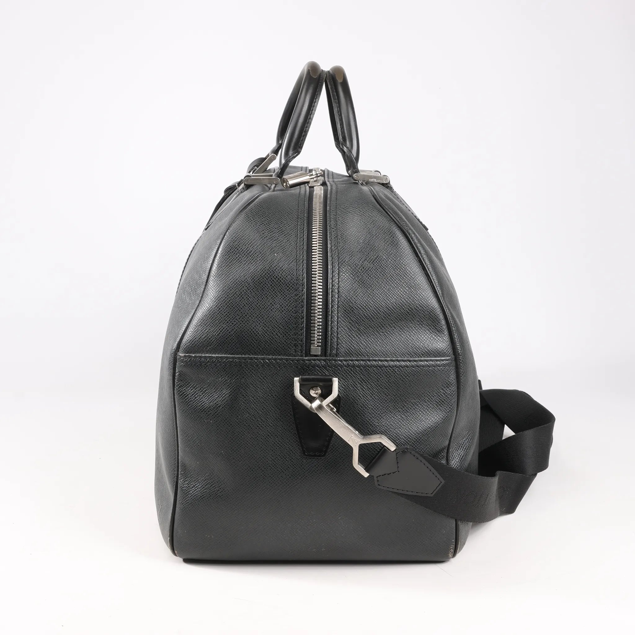 Louis Vuitton Taiga Leather Kendall PM Travel bag in Black M30122