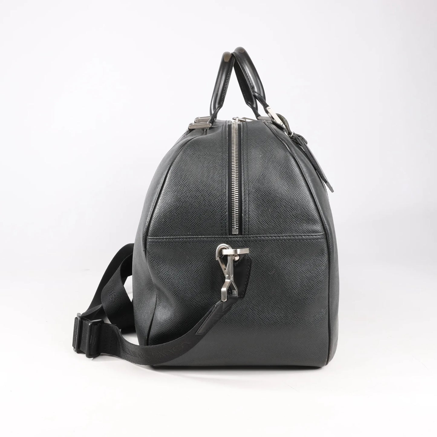 Louis Vuitton Taiga Leather Kendall PM Travel bag in Black M30122