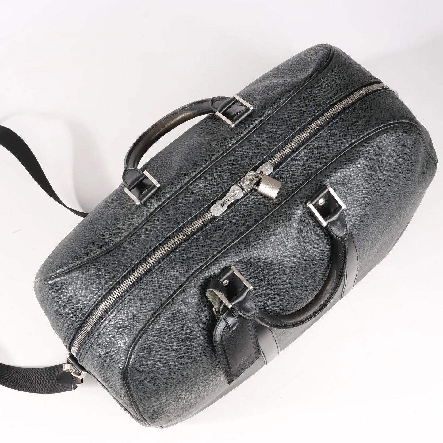 Louis Vuitton Taiga Leather Kendall PM Travel bag in Black M30122