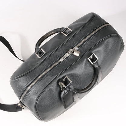 Louis Vuitton Taiga Leather Kendall PM Travel bag in Black M30122