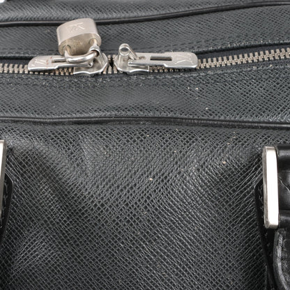 Louis Vuitton Taiga Leather Kendall PM Travel bag in Black M30122