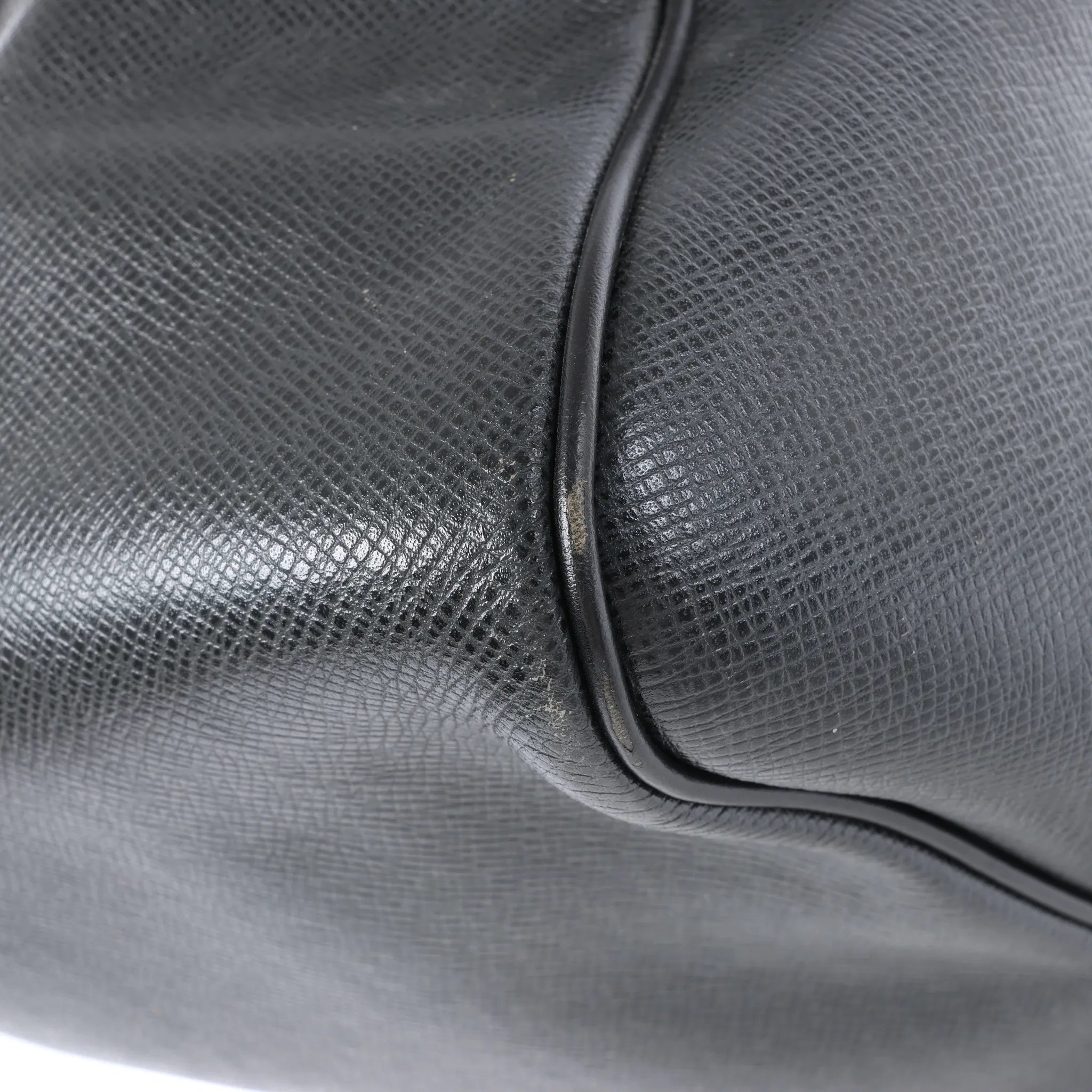 Louis Vuitton Kendall PM Taiga Leather Travel bag in Black M30122