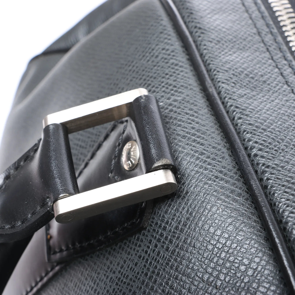 Louis Vuitton Kendall PM Taiga Leather Travel bag in Black M30122