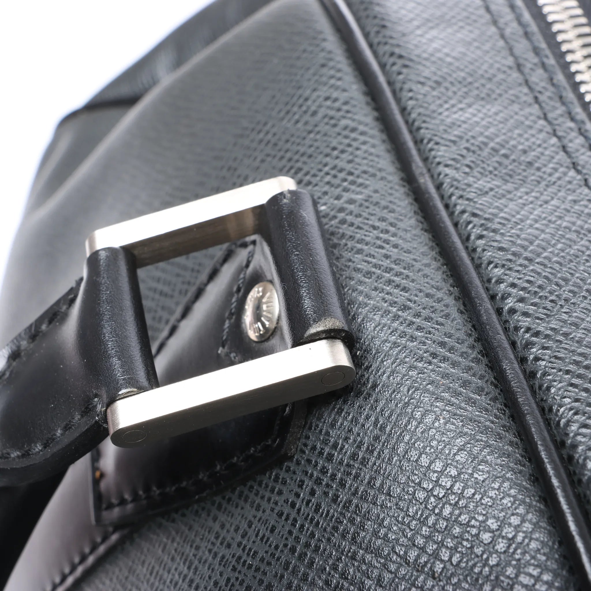Louis Vuitton Kendall PM Taiga Leather Travel bag in Black M30122
