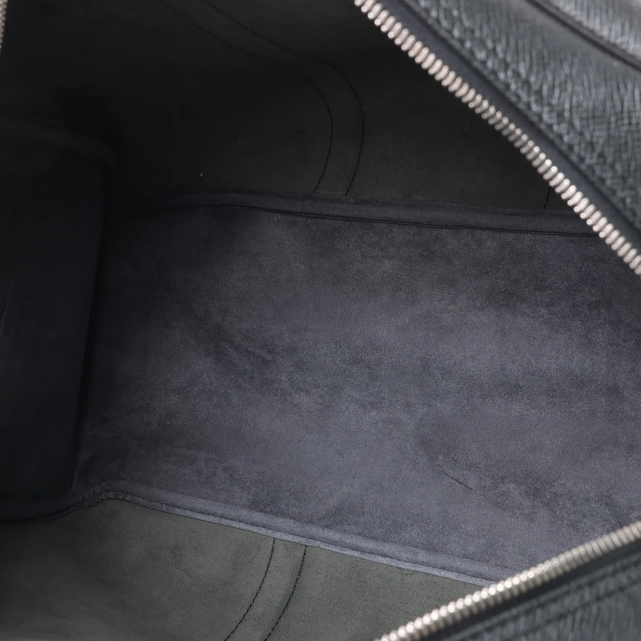 Louis Vuitton Kendall PM Taiga Leather Travel bag in Black M30122