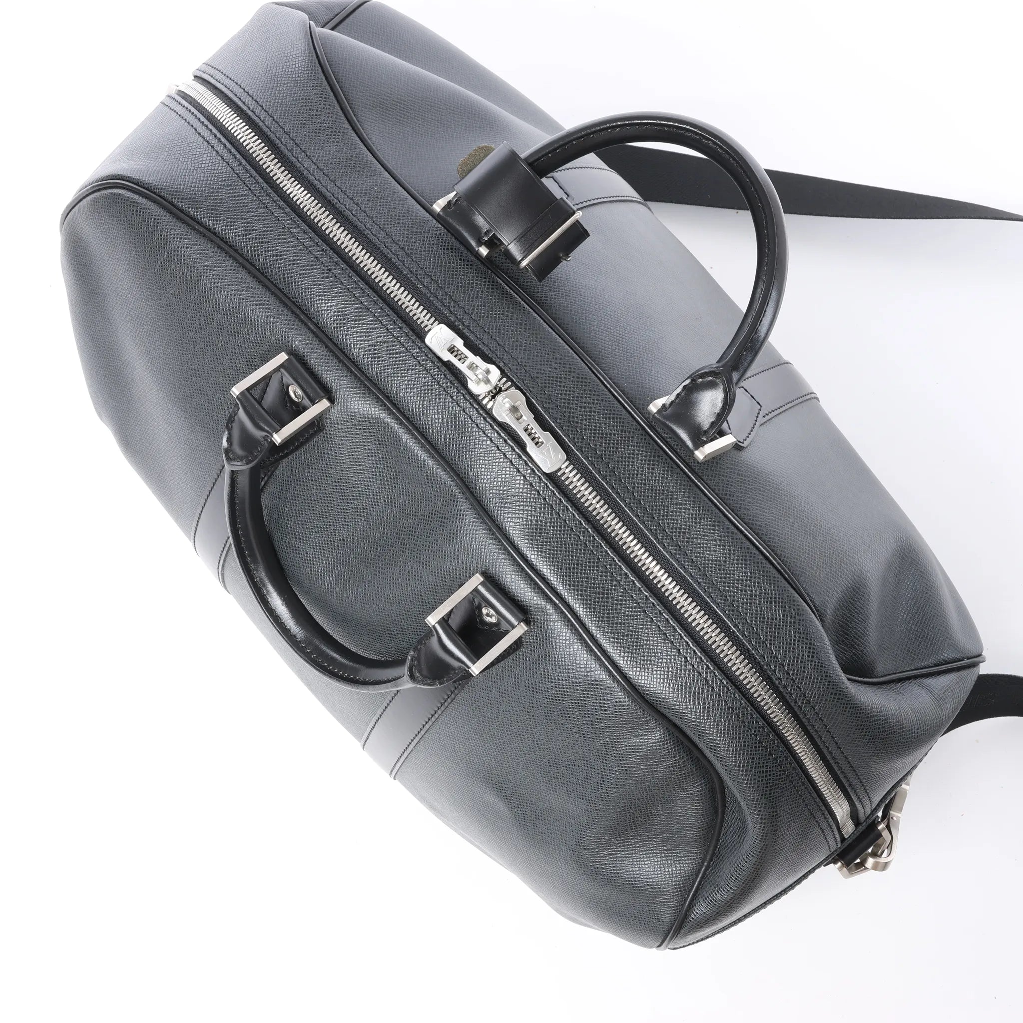 Louis Vuitton Kendall PM Taiga Leather Travel bag in Black M30122