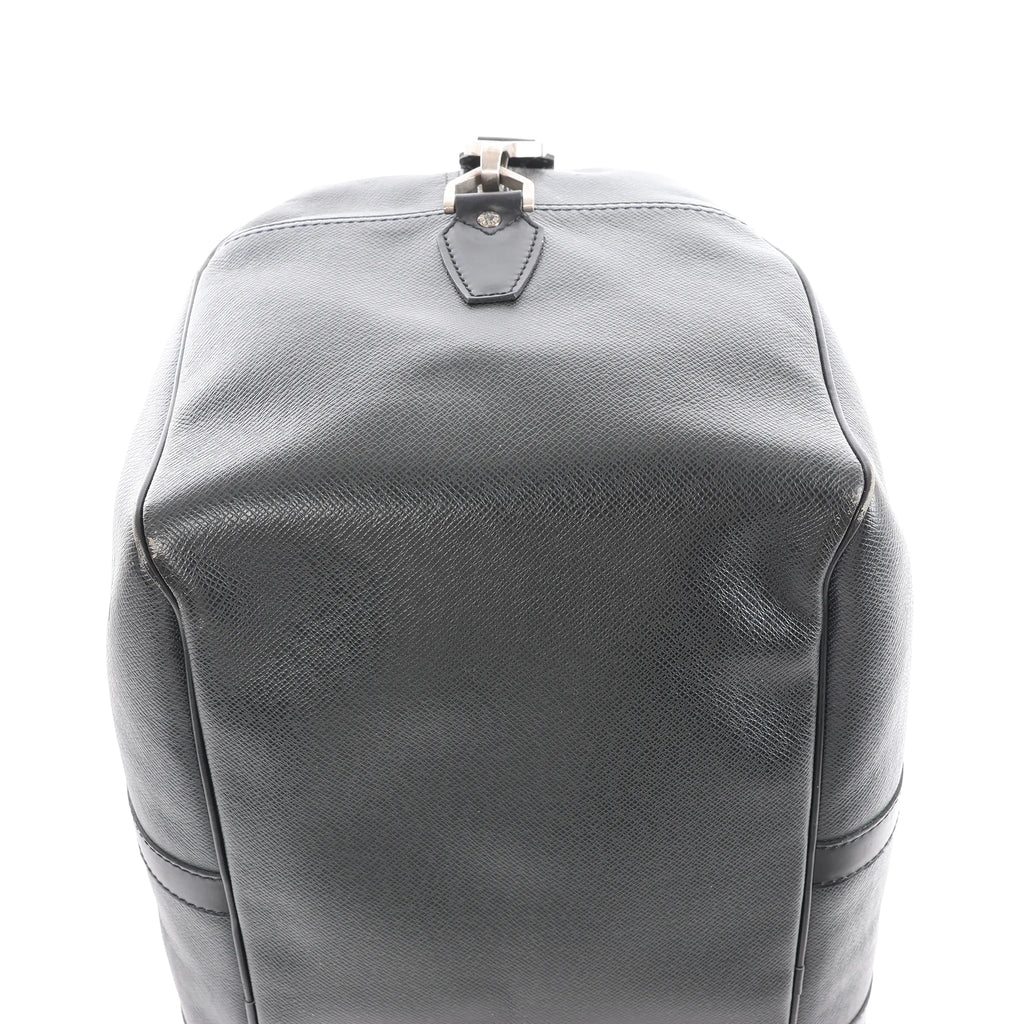 Louis Vuitton Kendall PM Taiga Leather Travel bag in Black M30122