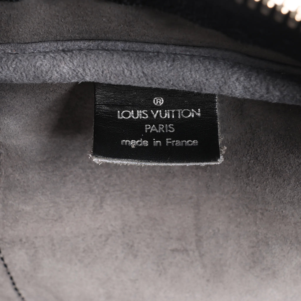 Louis Vuitton Kendall PM Taiga Leather Travel bag in Black M30122