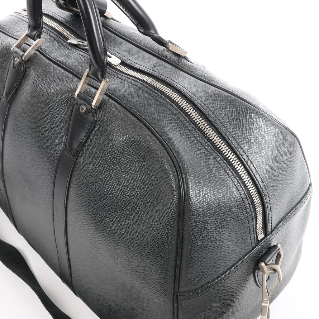 Louis Vuitton Kendall PM Taiga Leather Travel bag in Black M30122