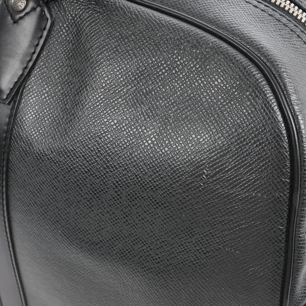 Louis Vuitton Kendall PM Taiga Leather Travel bag in Black M30122
