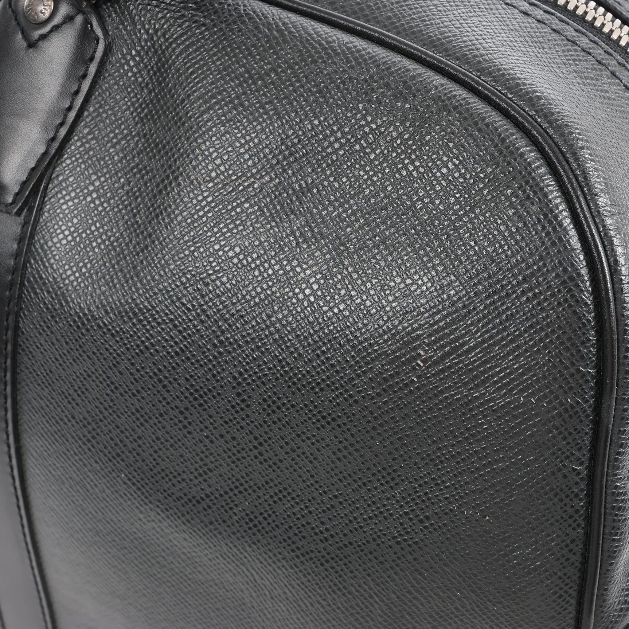 Louis Vuitton Kendall PM Taiga Leather Travel bag in Black M30122