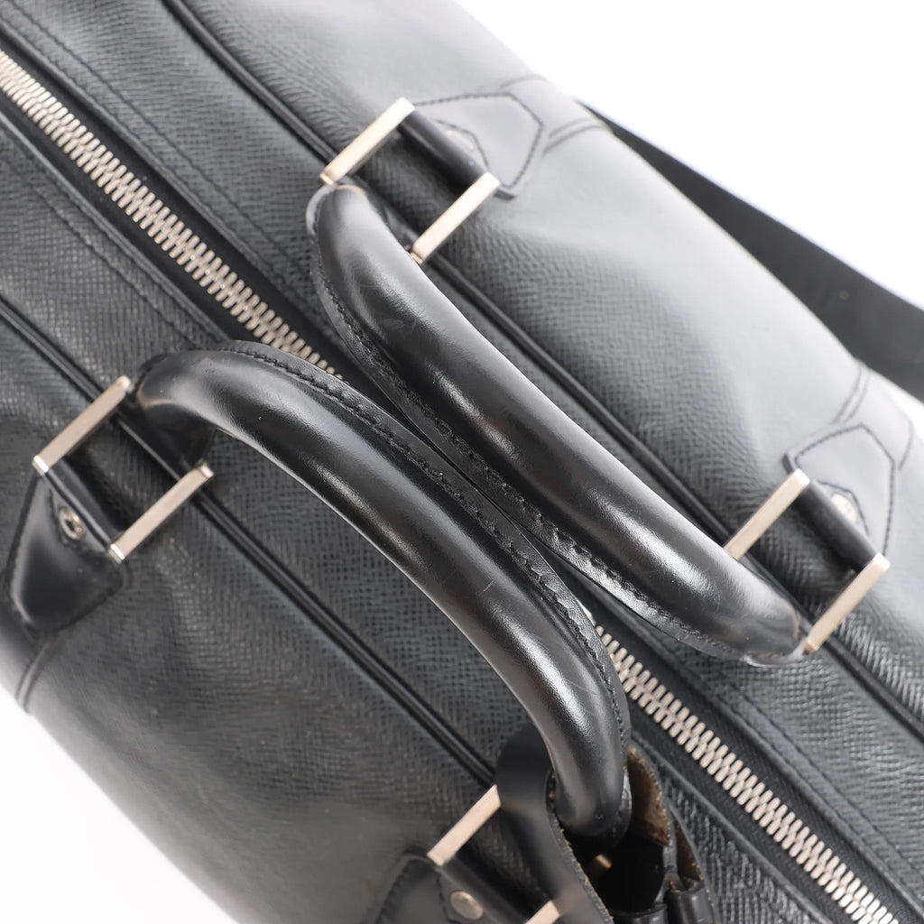 Louis Vuitton Kendall PM Taiga Leather Travel bag in Black M30122