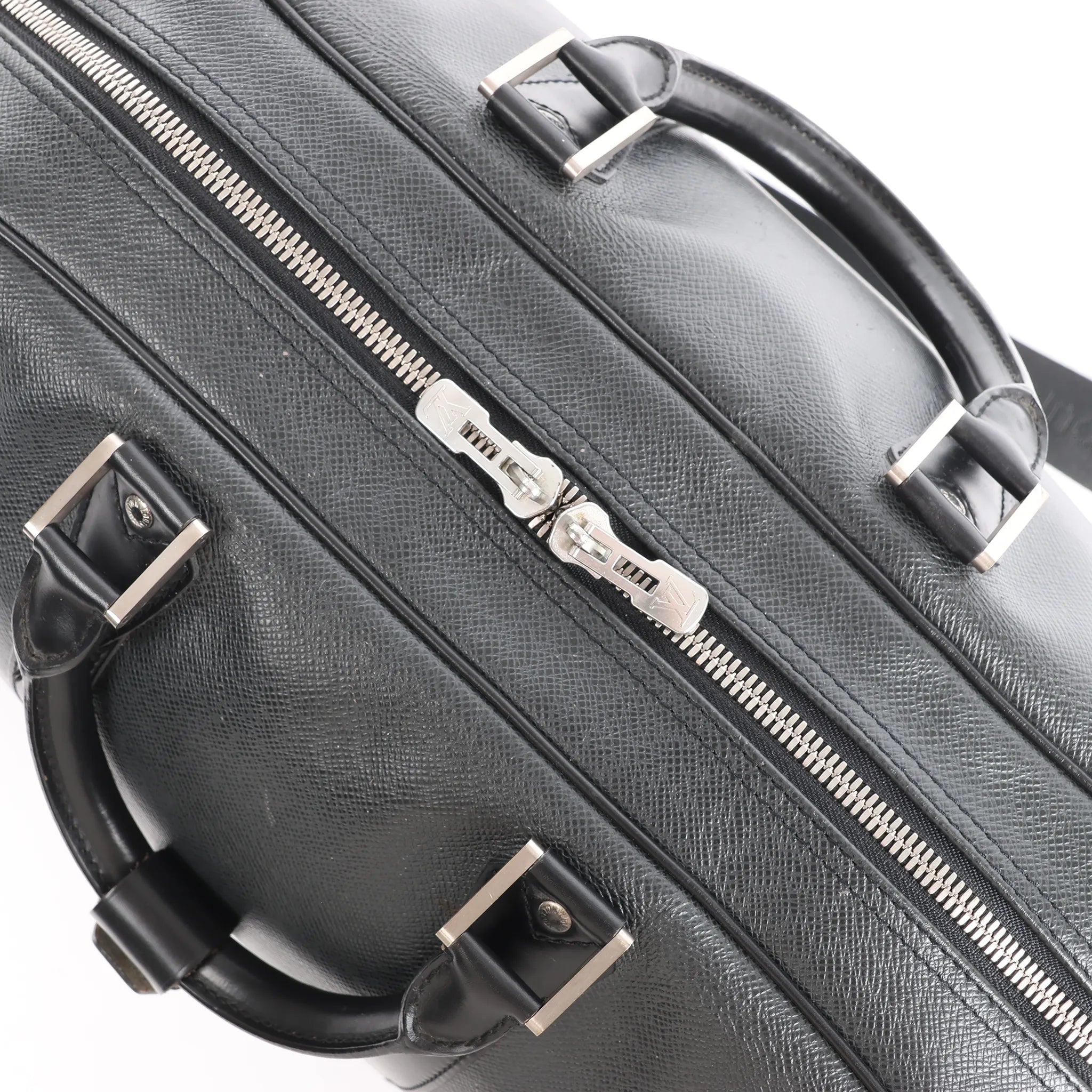 Louis Vuitton Kendall PM Taiga Leather Travel bag in Black M30122