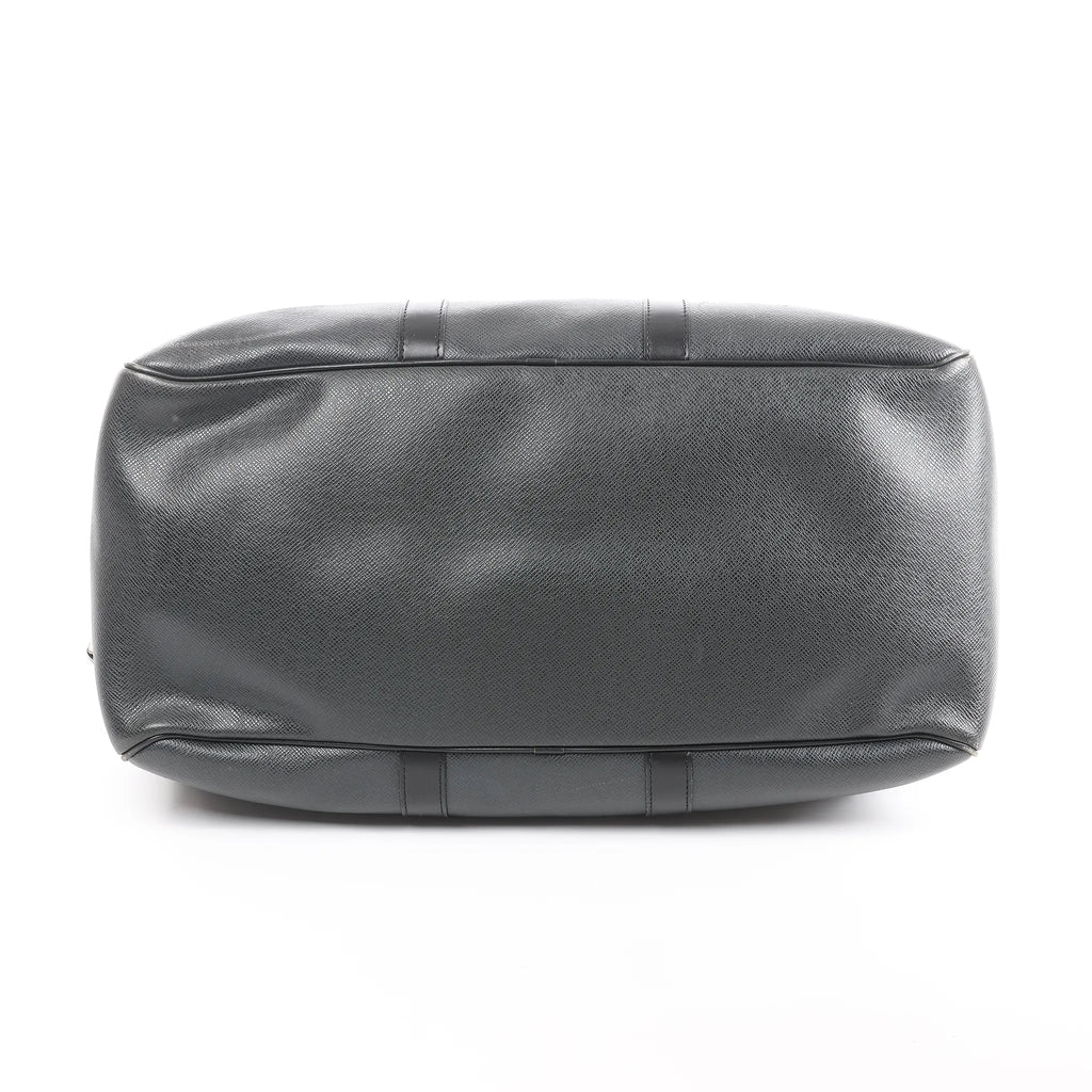 Louis Vuitton Kendall PM Taiga Leather Travel bag in Black M30122