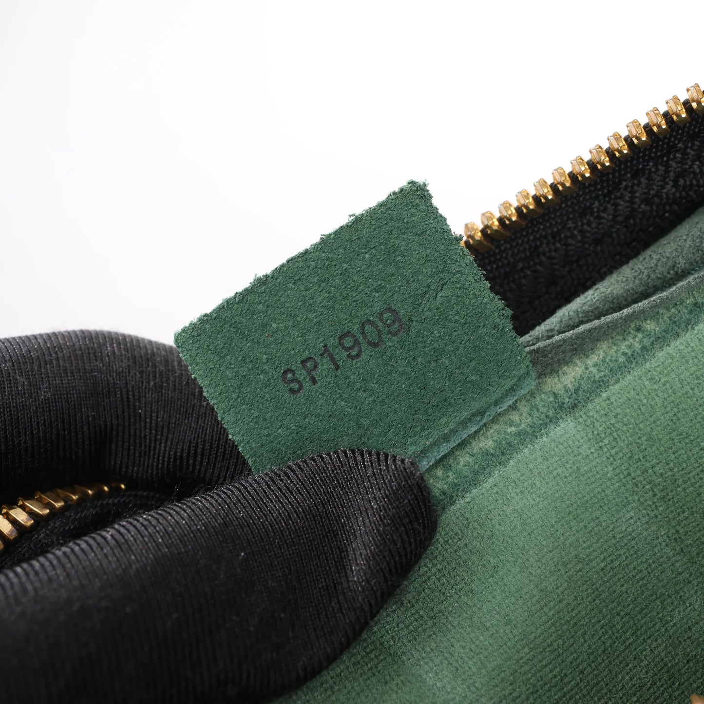 Louis Vuitton Kendall PM Taiga Leather Travel bag in Green M30124