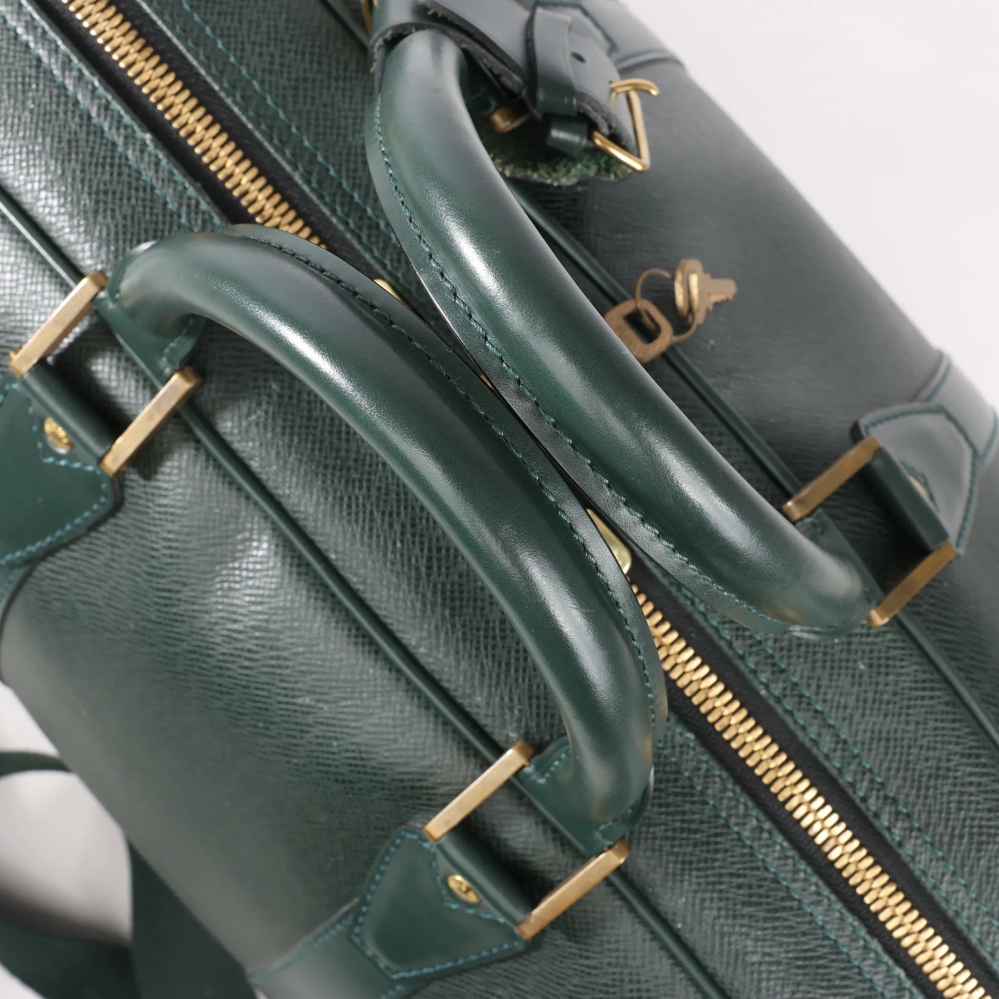 Louis Vuitton Kendall PM Taiga Leather Travel bag in Green M30124