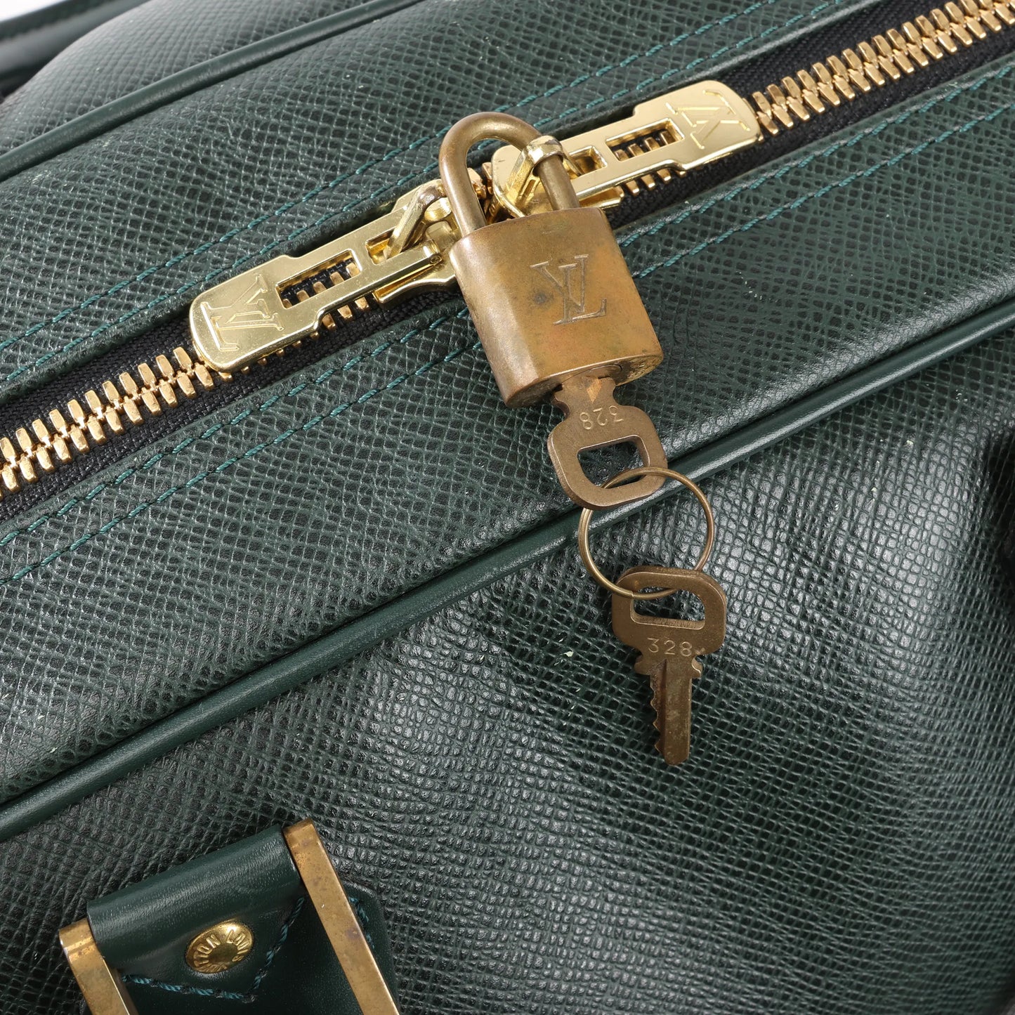 Louis Vuitton Kendall PM Taiga Leather Travel bag in Green M30124