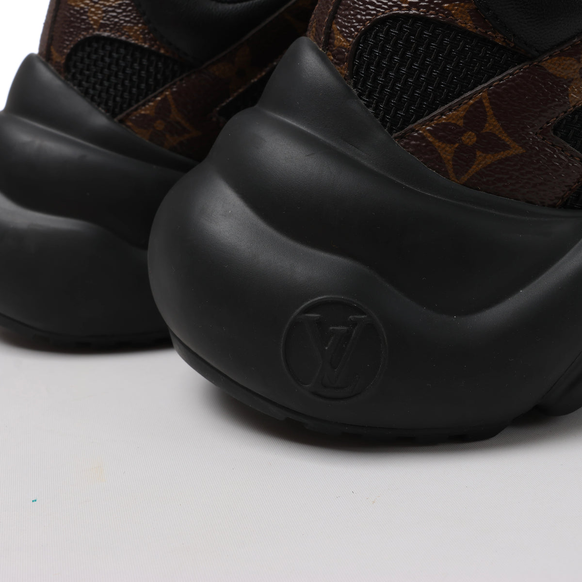 Louis Vuitton LV Archlight Monogram x Fabric Sneakers in Black × Brown GO0148, Size EU 40