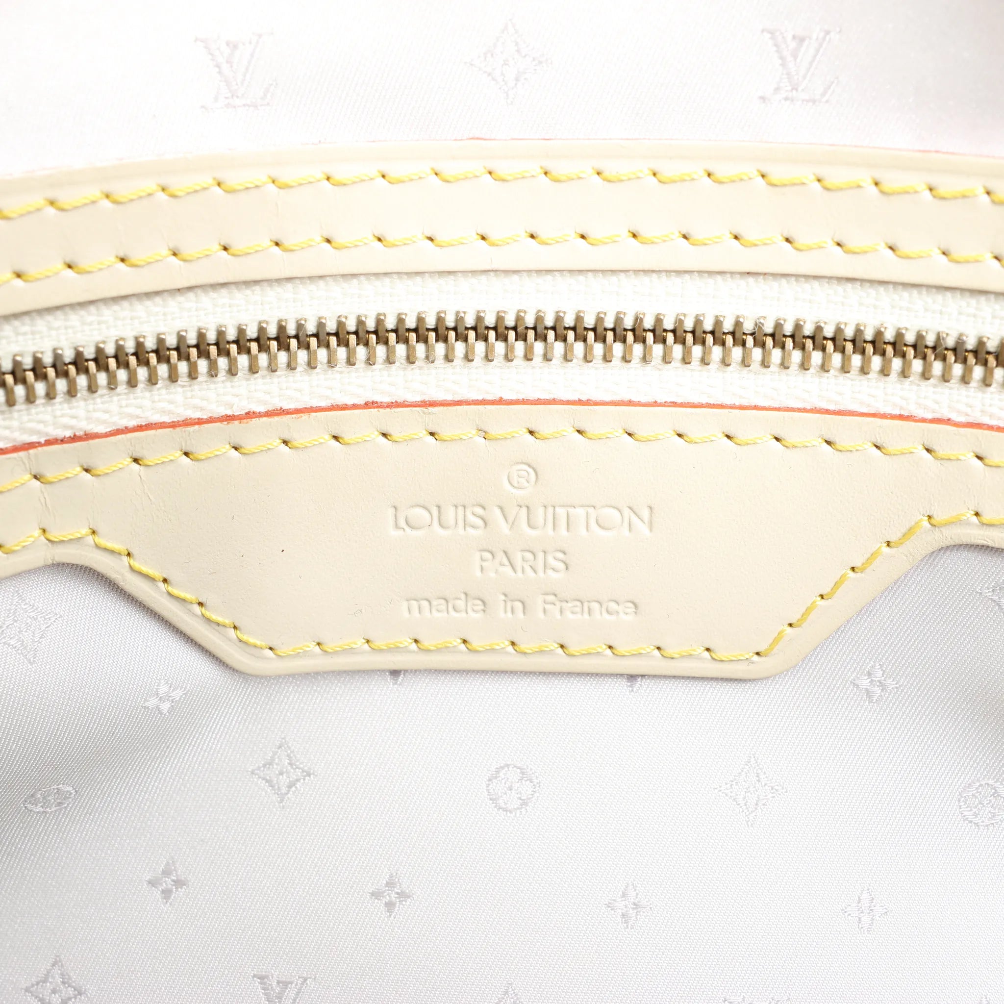 Louis Vuitton Lockit PM Suhali Handbag in White M91887