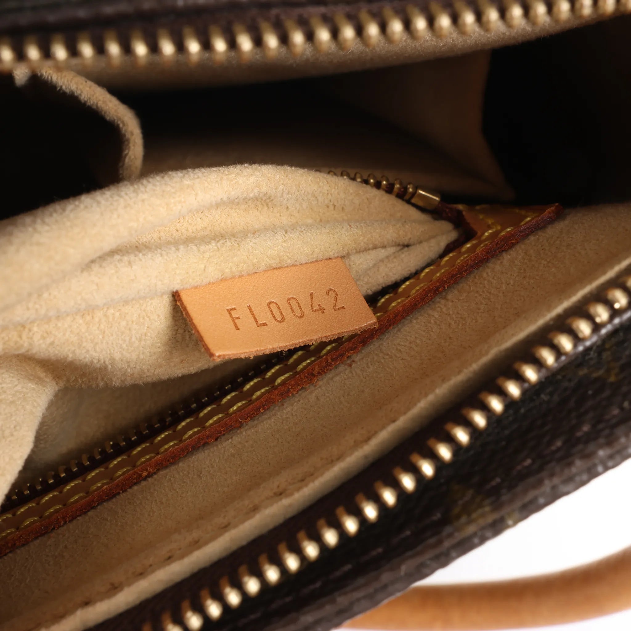 Louis Vuitton Looping MM Monogram Canvas Shoulder Bag in Brown M51146