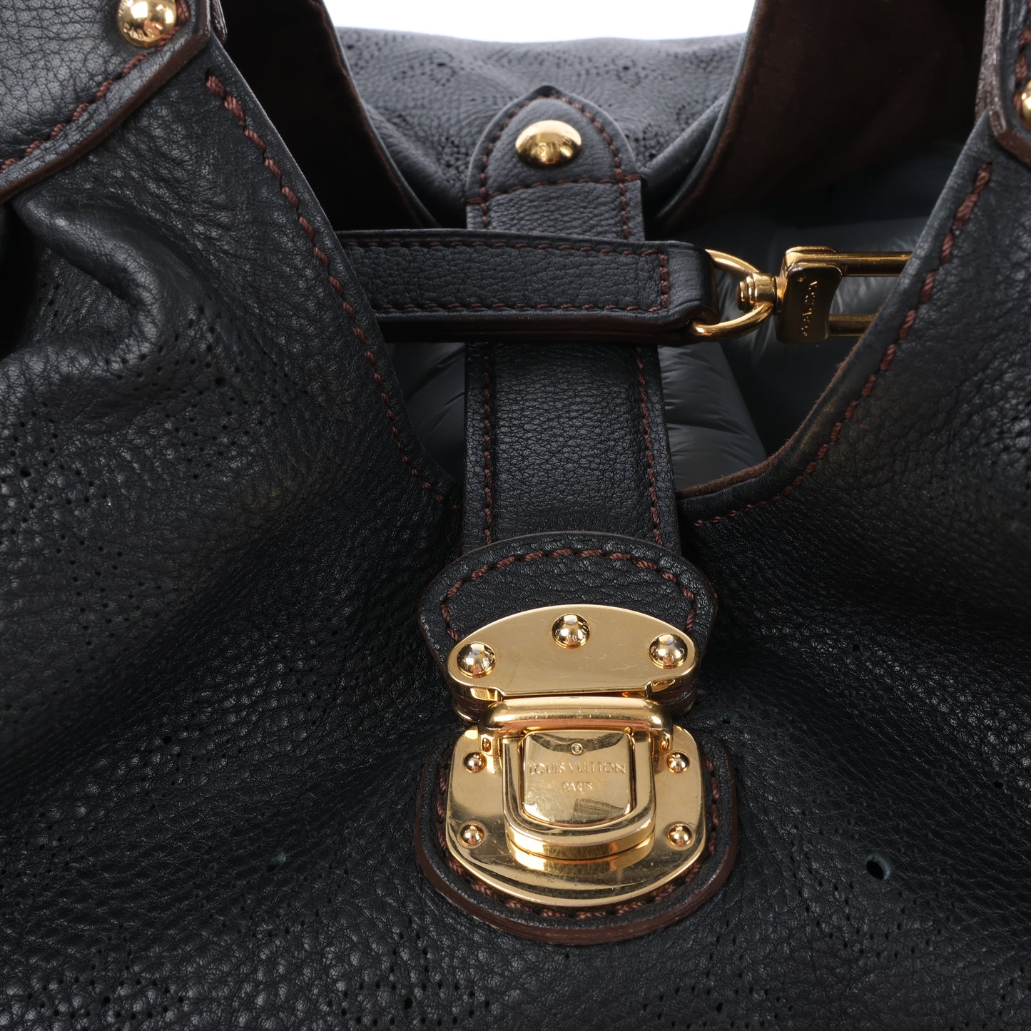 Sac à main Louis Vuitton Monogram Mahina L Lunar PM en cuir noir M95765