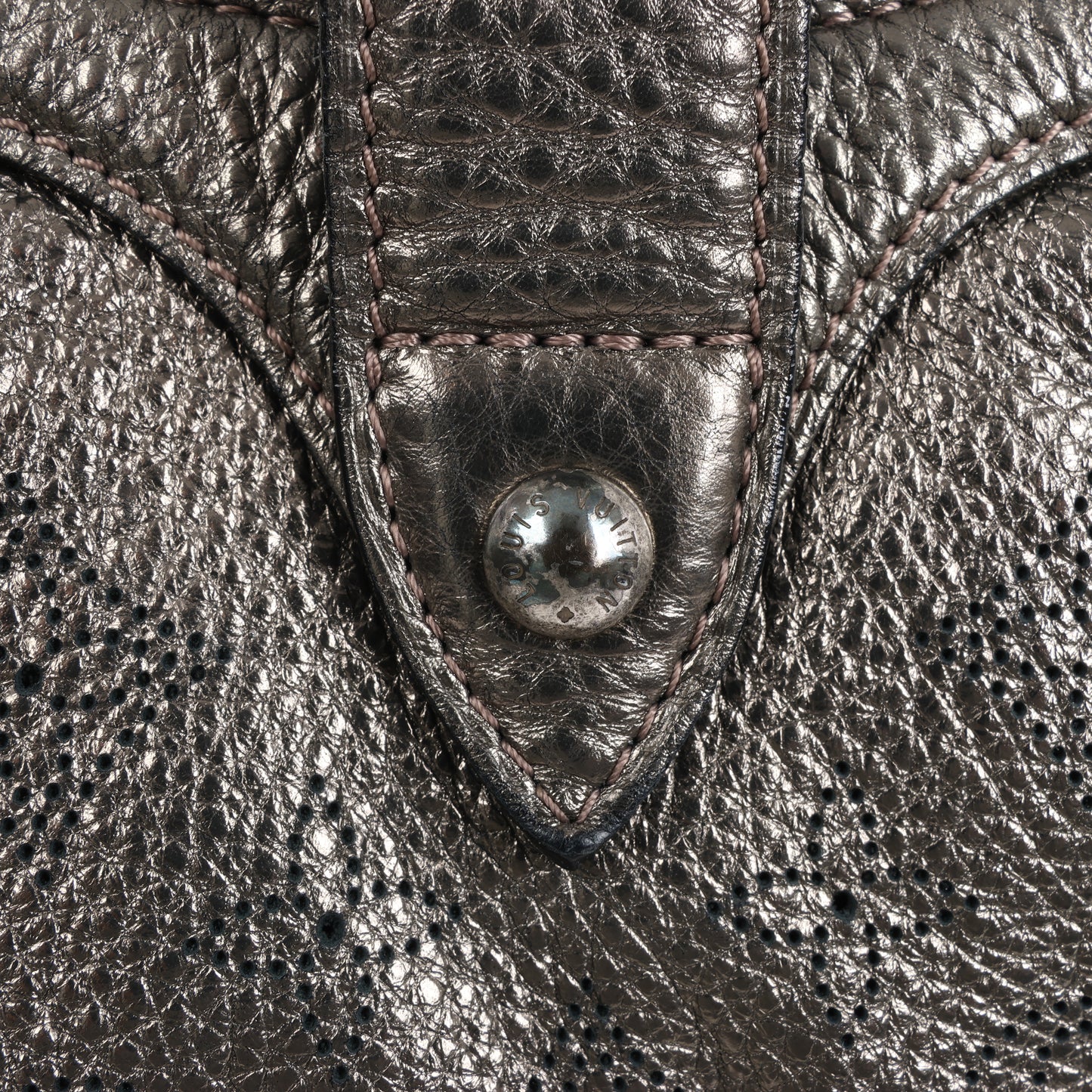Louis Vuitton Metallic Monogram Mahina Leder Solar XS Umhängetasche in Bronze M95717