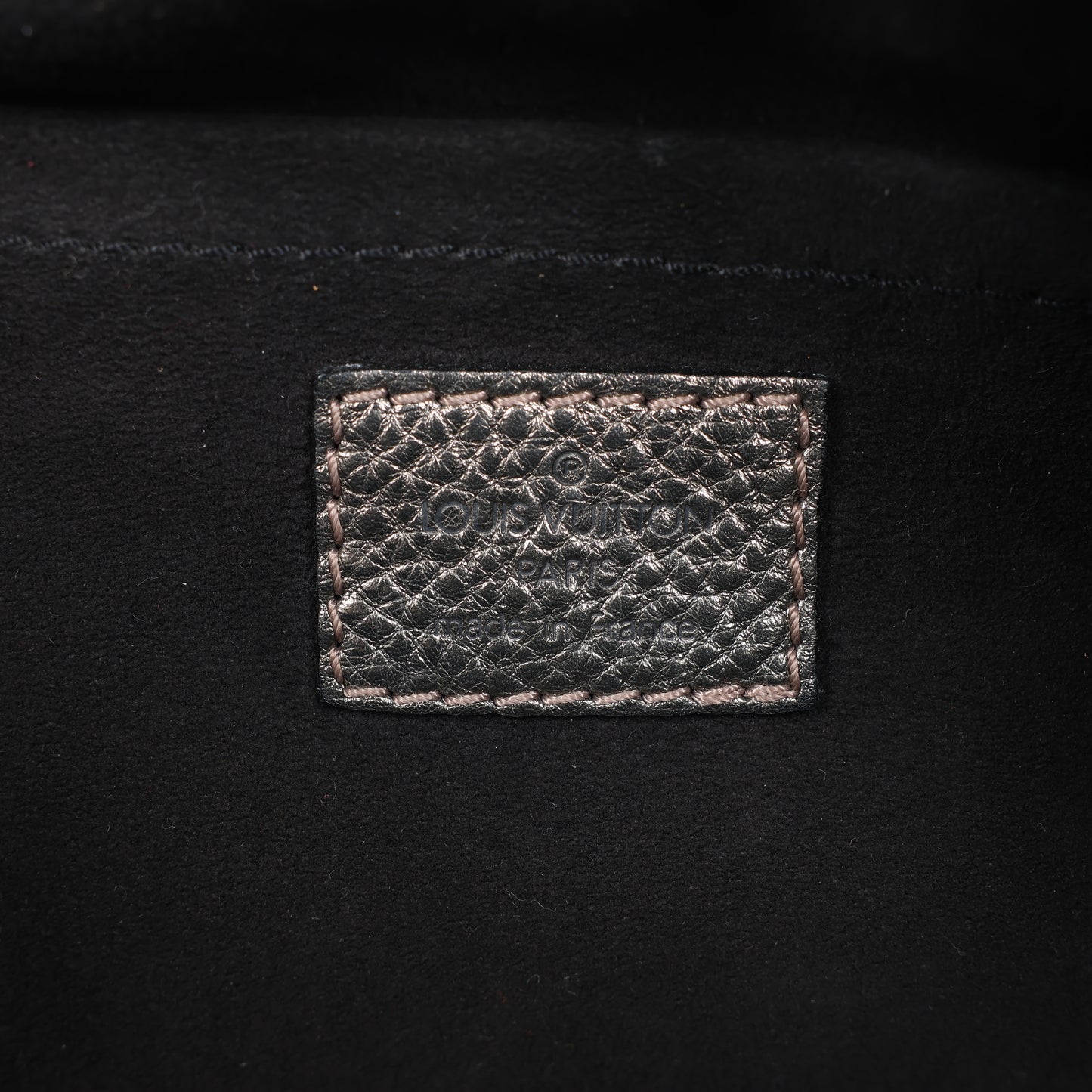 Louis Vuitton Metallic Monogram Mahina Leder Solar XS Umhängetasche in Bronze M95717