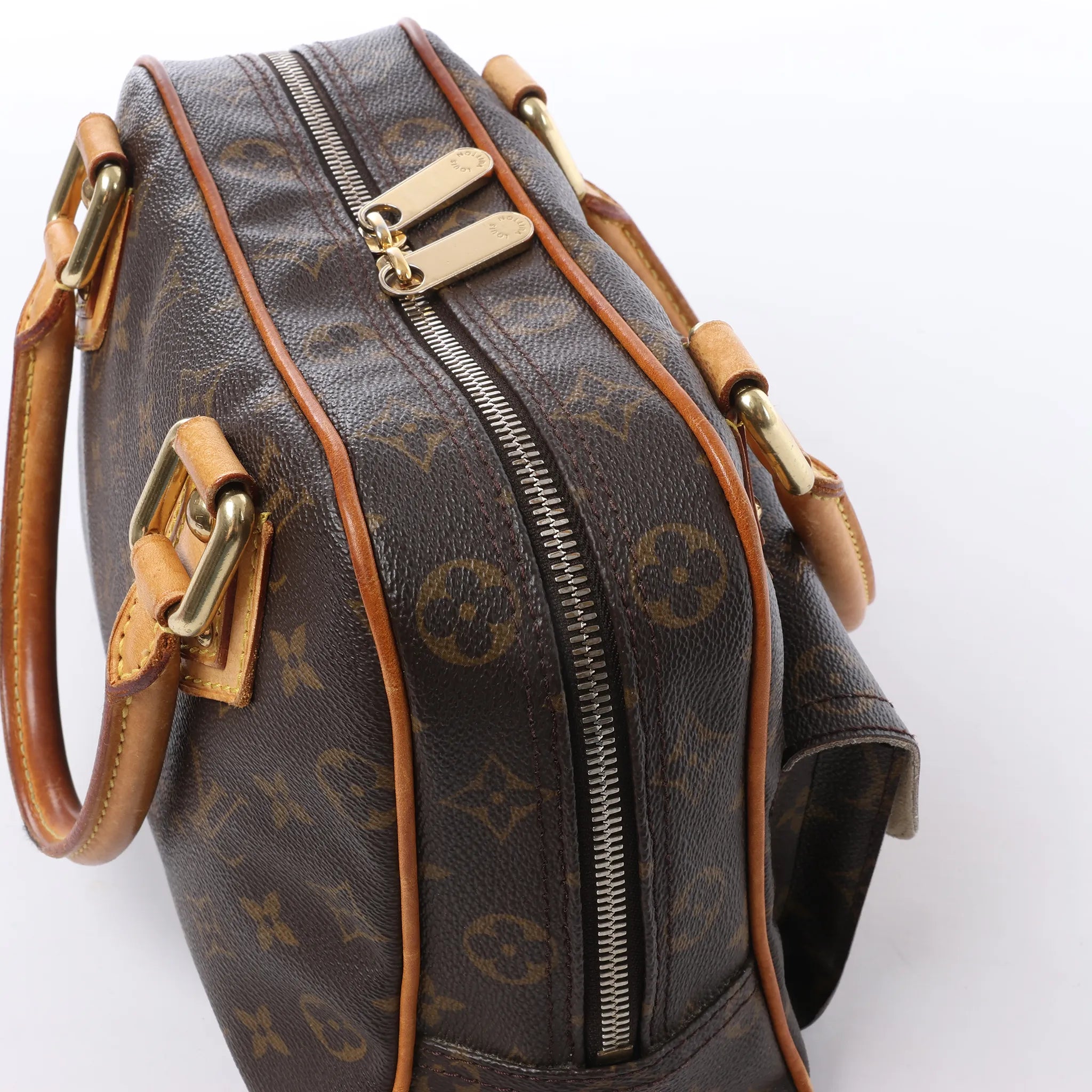 Louis Vuitton Manhattan PM Monogram Canvas Handbag in Brown M40026