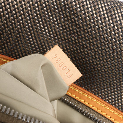 Louis Vuitton Matero PM Damier Geant Umhängetasche in Grau