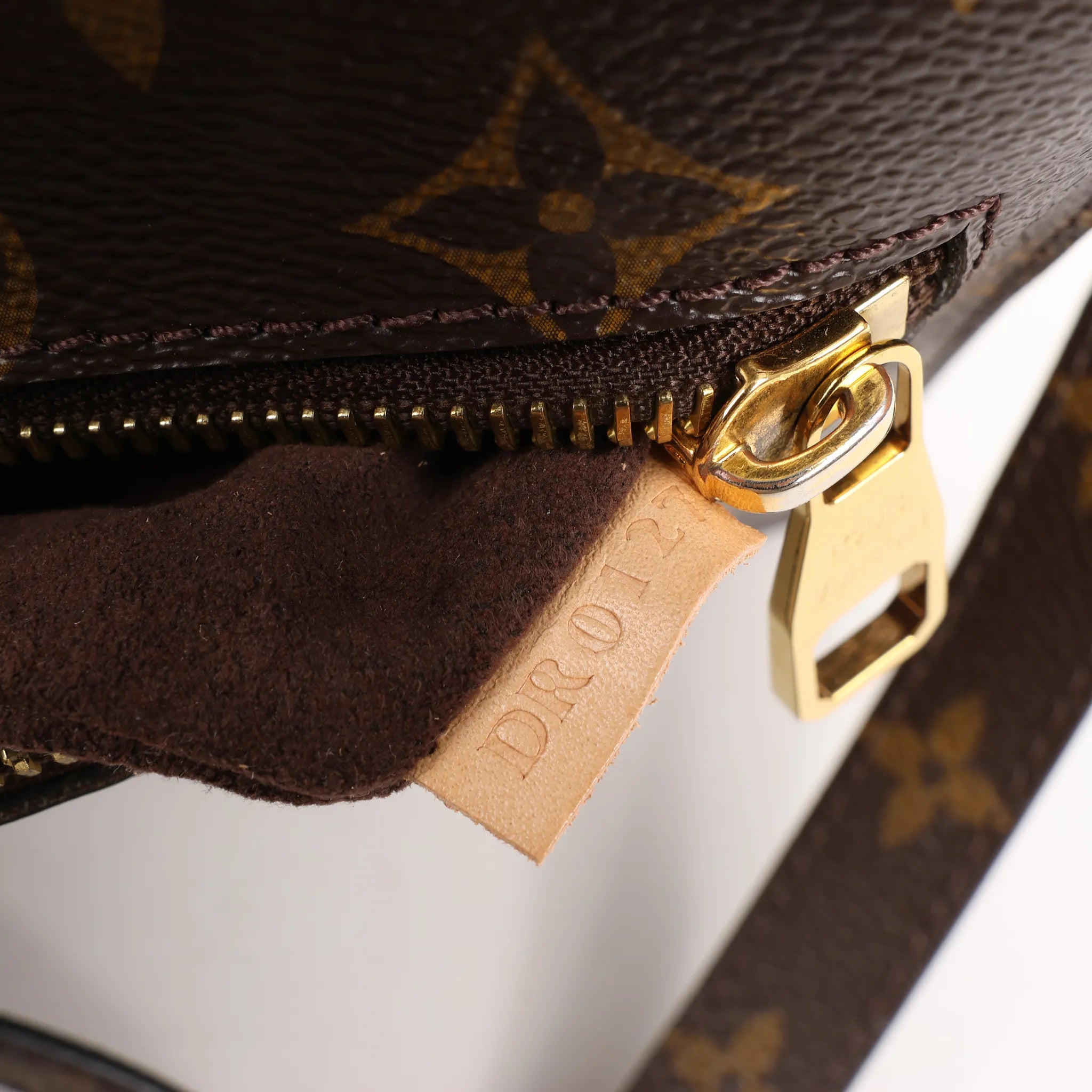 Louis Vuitton Pochette Metis MM Monogram Canvas Crossbody Bag in Brown M44875