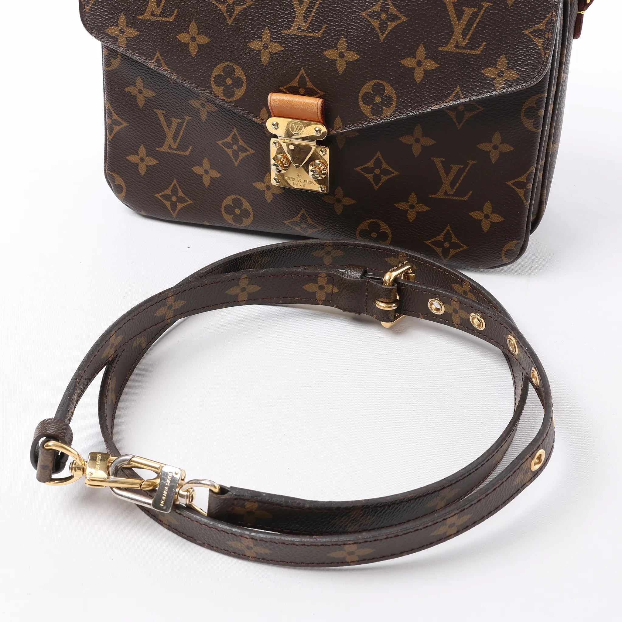 Louis Vuitton Metis MM Pochette Monogram Canvas Crossbody Bag in Brown M44875