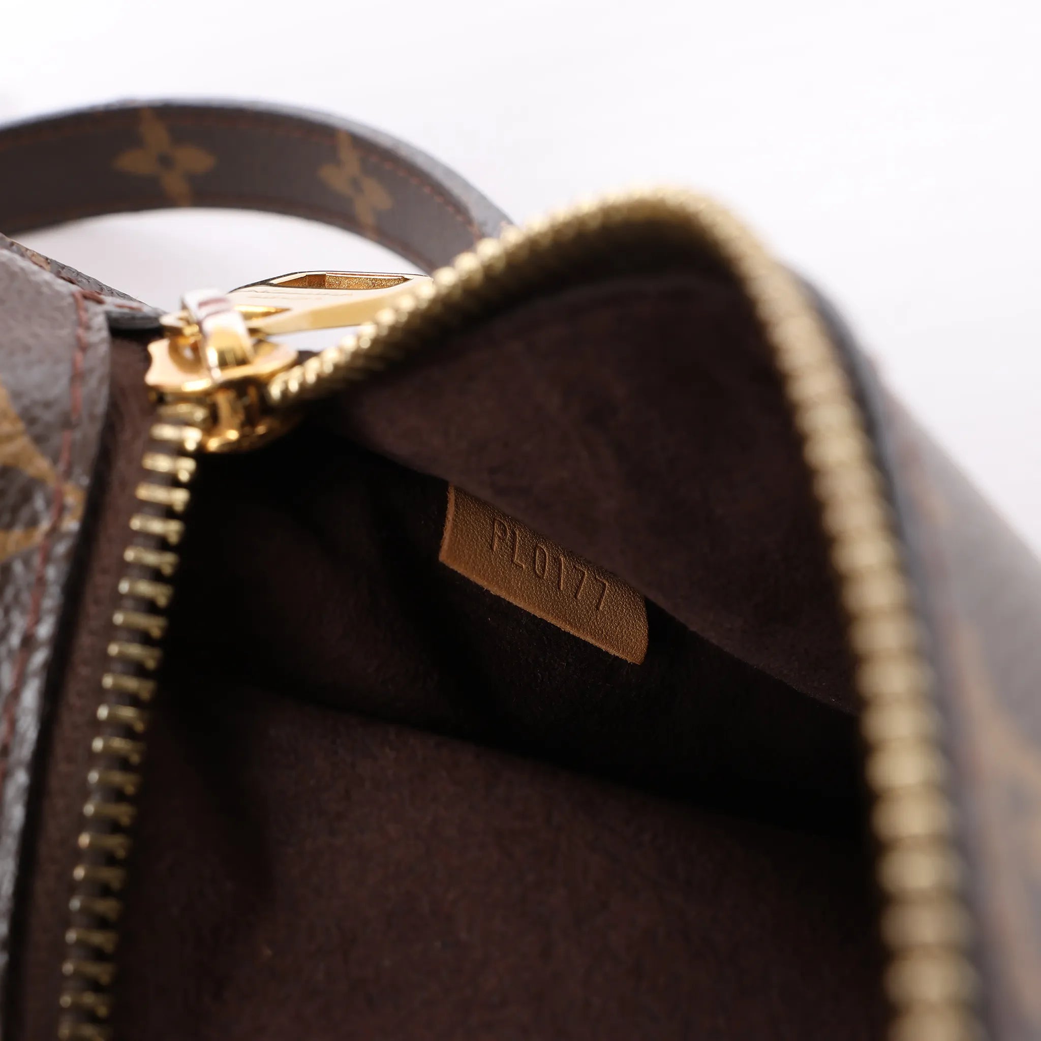 Louis Vuitton Metis MM Pochette Monogram Canvas Crossbody Bag in Brown M44875