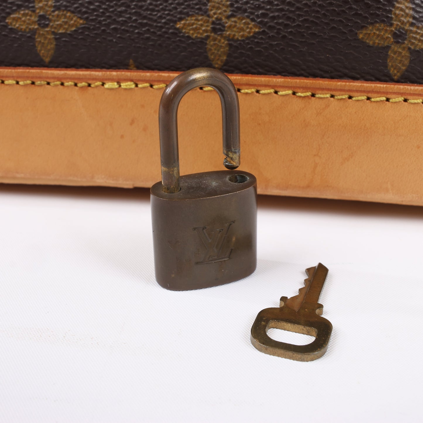 Sac à main Louis Vuitton Alma PM en toile Monogram M51130