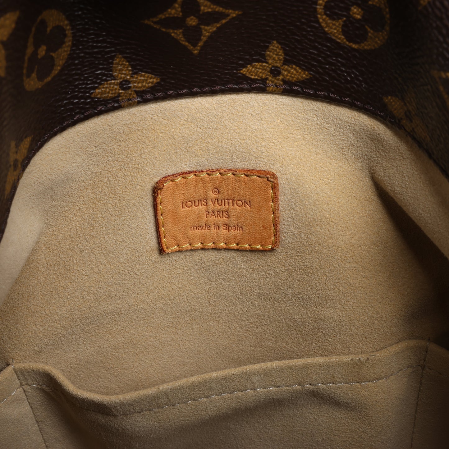 Louis Vuitton Monogram Canvas Artsy MM Handbag M40249