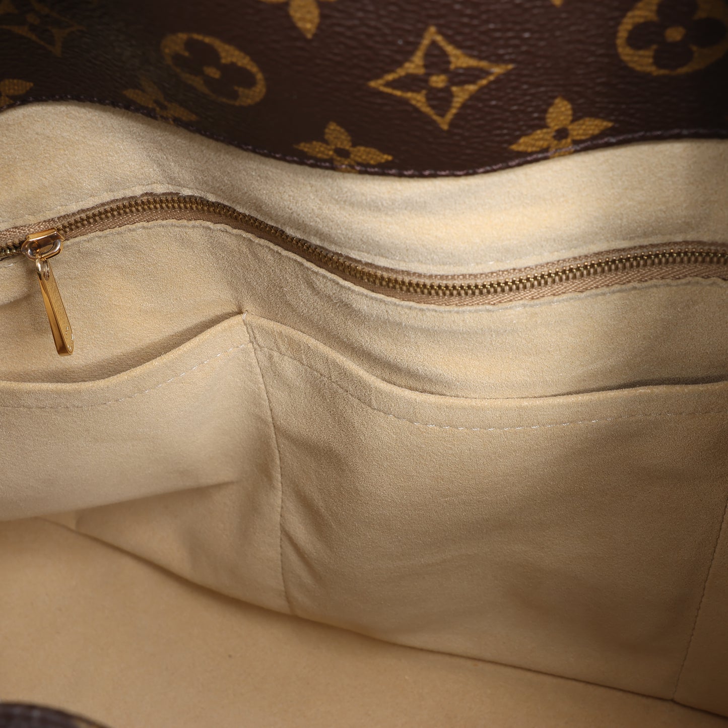 Louis Vuitton Monogram Canvas Artsy MM Handbag M40249