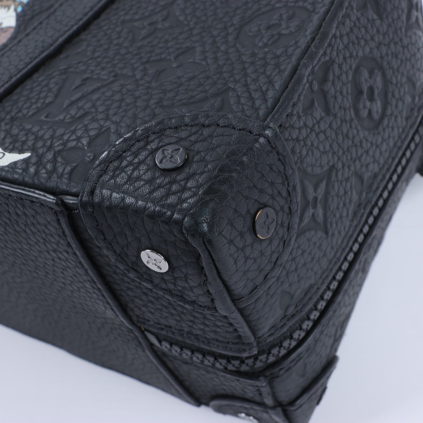 Sac à main Louis Vuitton Monogram Emboss Soft Trunk 2 voies, noir M57410